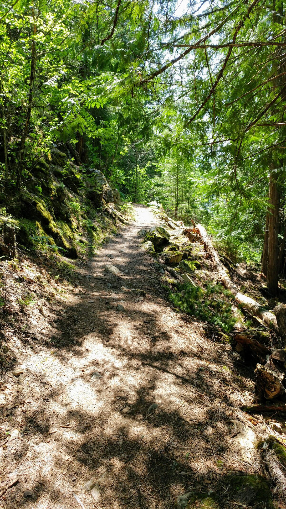Pilot Bay Provincial Park Lakeshore and Boomer’s Landing Trail – ESTBA